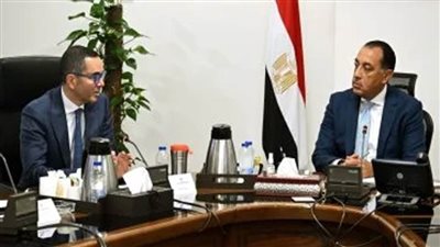 رئيس الوزراء يتابع مع وزير الاستثمار جهود تطوير منظومة الإفراج الجمركي