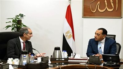 رئيس الوزراء يتابع مع وزير الاتصالات تطوير البنية الرقمية وملفات عمل الوزارة