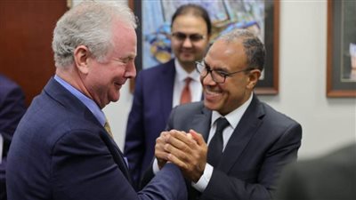 وزير الخارجية والهجرة يلتقي السيناتور 