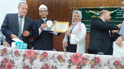 تكريم رئيس الإدارة المركزية لمنطقة القاهرة الأزهرية لبلوغ السن القانونية بحضور قيادات الأزهر 