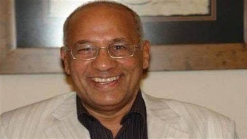 الدكتور احمد درويش