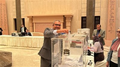 الملحق الثقافي المصري بالسعودية يدلي بصوته في انتخابات مجلس الشيوخ