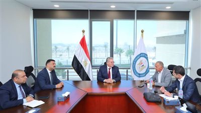 وزير البترول والثروة المعدنية يبحث مع 