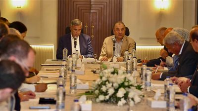 وزير قطاع الأعمال ومحافظ الإسكندرية يوقعان بروتوكولًا لتوريد 120 أتوبيس غاز طبيعي