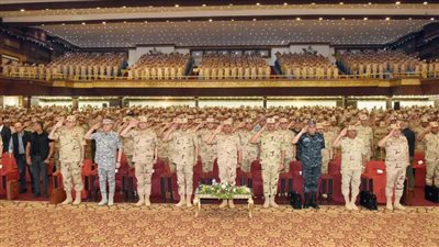 وزير الدفاع يلتقي عددًا من مقاتلي الجيش الثاني وكلية الضباط الاحتياط ومعهد ضباط الصف المعلمين