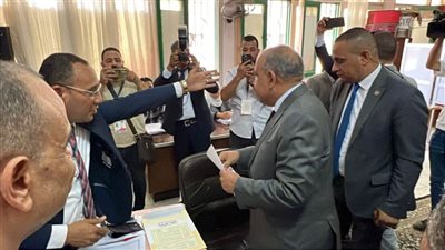 وزير الكهرباء يدلي بصوته في انتخابات مجلس الشيوخ 2025