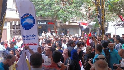 بالصور| اصطفاف الناخبين على لجان مدرسة التربية الفكرية بطنطا