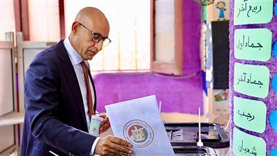وزير التعليم يدلي بصوته في انتخابات الشيوخ بلجنته بمصر الجديدة