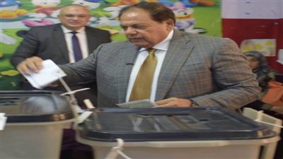 وكيل مجلس النواب يدلي بصوته في انتخابات مجلس الشيوخ