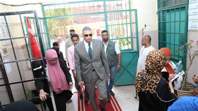 محافظ أسوان يشارك كوكبة من الرموز الدينية للتوعية بأهمية المشاركة في انتخابات الشيوخ