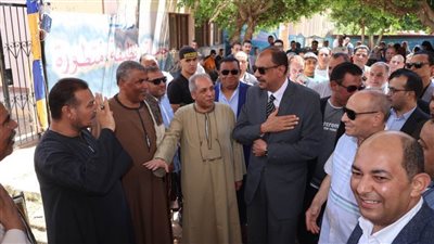 محافظ سوهاج يتفقد عددًا من اللجان الفرعية للاطمئنان على سير العملية الانتخابية