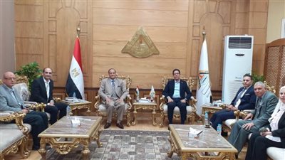 رئيس جامعة بنها يستقبل لجنة قطاع الآداب بالمجلس الأعلى للجامعات