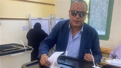 الفنان تامر عبد المنعم يدلى بصوته في انتخابات مجلس الشيوخ