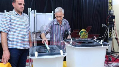 كبار السن يعزفون سيمفونية وطنية أمام اللجان الانتخابية بكفر الشيخ