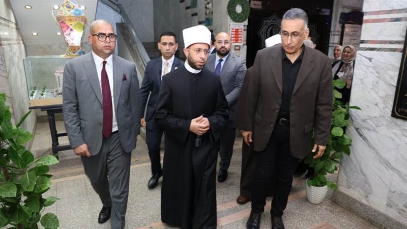 وزير الأوقاف خلال