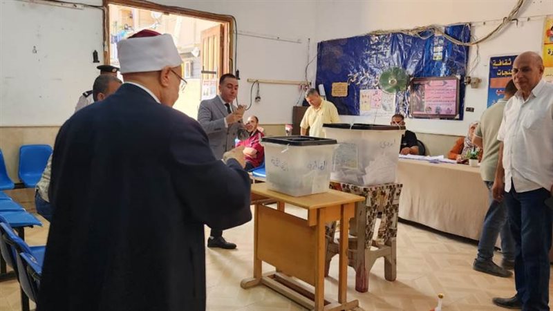 شوقي علام يدلي بصوته