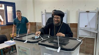 الأنبا بافلي يدلي بصوته في انتخابات الشيوخ 2025 رفقة كهنة المنتزه