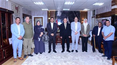 لتفعيل برنامج نظم المعلومات المكتبية بنظام الساعات المعتمدة .. رئيس جامعة سوهاج يستقبل لجنة الأعلى للجامعات