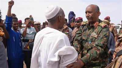 البرهان يزور قرية ود النورة بولاية الجزيرة وسط السودان ويعزي في شهدائها