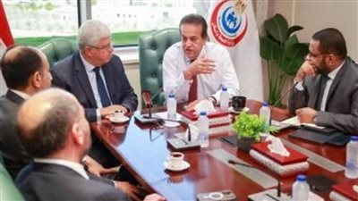 وزيرا الصحة والتعليم العالي يناقشان تعزيز التعاون في البحث العلمي لعلاج الأورام السرطانية