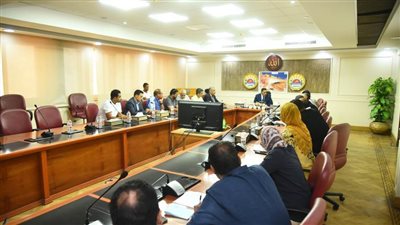 تطوير وتوسعة 100 كيلو متر طرق وشوارع بمطروح 