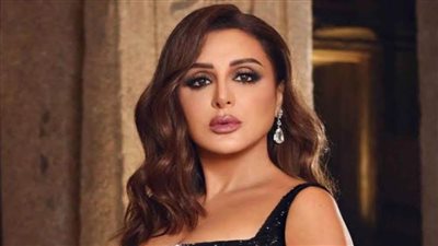 أنغام تستعد لعملية جراحية دقيقة