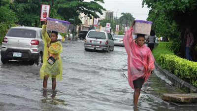 نيجيريا تحذر أكثر من نصف ولاياتها من خطر الفيضانات