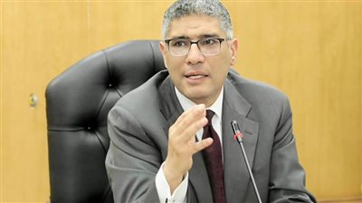 محافظ الجيزة يستجيب لطلب مواطن في جولة بحي جنوب