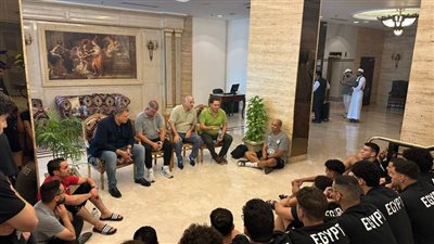 طارق محروس يزور معسكر منتخب اليد بعد تعافيه 