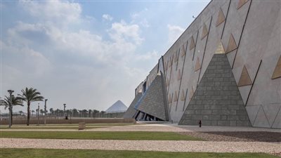  وزارة السياحة والآثار تنفي إطلاق أفلام ترويجية جديدة لافتتاح المتحف المصري الكبير 