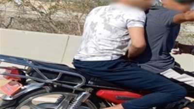 حقيقة تداول منشور لقيام شخصين يستقلان دراجة نارية بسرقة هاتف محمول من سيدة بالإسكندرية
