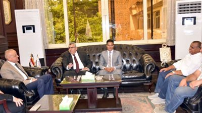 محافظ الأقصر ومساعد وزير الصحة يبحثان معدلات الإنجاز والتطوير في المشروعات الصحية بالمحافظة