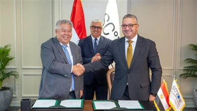  رئيس اقتصادية قناة السويس يوقع مشروع 