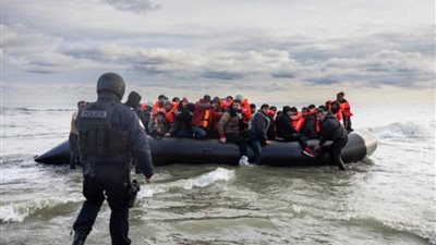 السلطات الفرنسية تعلن إنقاذ 111 مهاجرا في بحر المانش