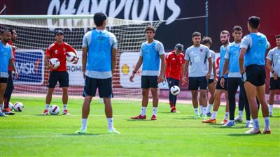 الأهلي يختتم تدريباته استعدادًا لمواجهة فاركو غدًا في الدوري الممتاز