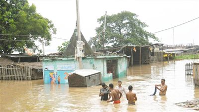 وفاة 60 شخصًا وعشرات المفقودين إثر فيضان مدمر ناجم عن عاصفة مفاجئة في كشمير