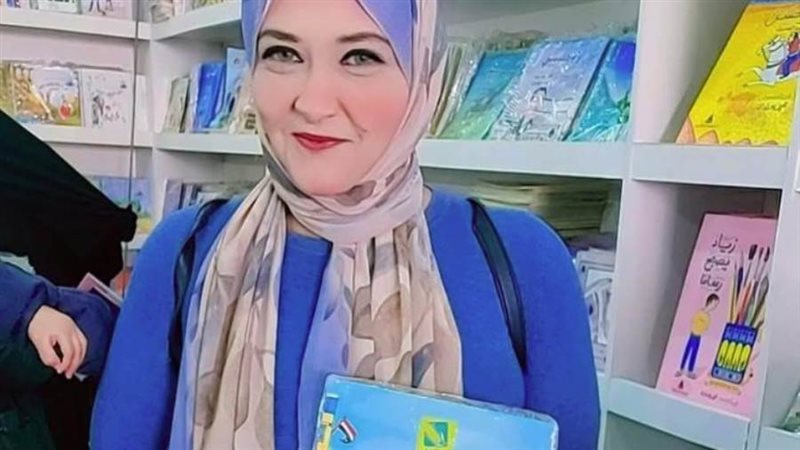 الفنانه التشكيلية