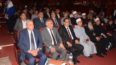 بالصور.. محافظ الغربية يكرم ١١٥ طالبا من أوائل الجمهورية والمحافظة