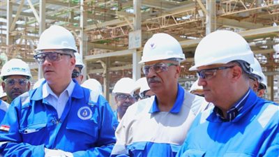 وزير البترول يتفقد مشروعات زيادة الإنتاج بالسويس لخفض الاستيراد