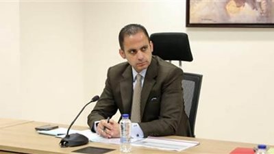 نائب وزير الصحة يناقش تفعيل آليات معايير السلامة والصحة المهنية في المنشآت الطبية