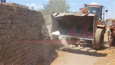 إزالة 11 حالة تعد علي الأراضي الزراعية وأملاك الدولة بكفر الشيخ