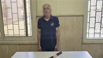 كشف ملابسات تداول فيديو بقيام شخص بالتعدي بالسب على سيدة مسنة وتهديدها بعصا خشبية بالإسكندرية