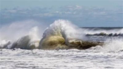 تحذير عاجل لملايين الأمريكيين من أمواج هائلة في ثلاث ولايات