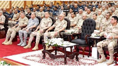 عاجل.. وزير الدفاع لمقاتلي المنطقة الشمالية: حماية الأمن القومي مهمة مقدسة تتطلب الاستعداد القتالي الدائم