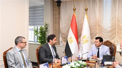 وزير الشباب يلتقي المدير الإقليمي لهيئة إنقاذ الطفولة لبحث تعزيز التعاون 