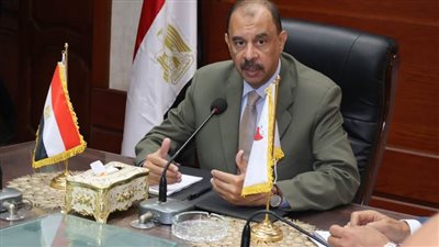 محافظ سوهاج يبحث مع مؤسسات مالية ومصرفية آليات الترويج للفرص الاستثمارية بالمحافظة