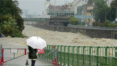 الطقس السيئ يضرب وسط وشمال إيطاليا مصحوبة بفيضانات وأمطار غزيرة وعواصف رعدية