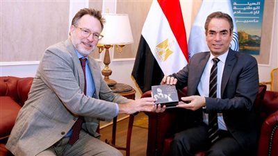 سفير كندا يزور استديو نجيب محفوظ ويشيد بالعلاقات مع مصر 