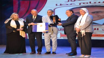 تكريم د. حسام عطا في مهرجان مسرح الأطفال الأول