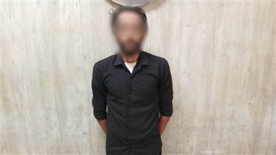 ضبط عاطل يضع قيدا حديديا على إطارات السيارات للحصول على مبالغ مالية من مالكيها بالجيزة